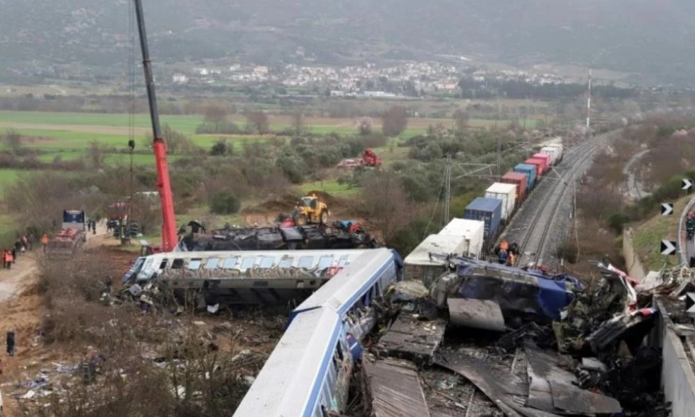 Τέμπη: Νέο βίντεο από την κίνηση της εμπορικής αμαξοστοιχίας να περνάει από τη σήραγγα του Πλαταμώνα πριν την τραγωδία